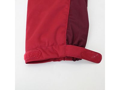 袖口のタブでサイズ調整可能。運動時の袖口のバタつきを軽減します。