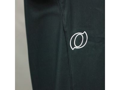 右足にオーバルマークをセット（プリント）。