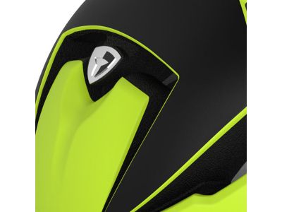 ヘルメット素材はポリスチレンとポリカーボネイトキャップから構成され、非常に軽量で衝撃に対する吸収力を備えています。これらを結合することで耐久性とコンパクト性を実現しました