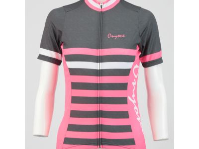 タイトフィットに比べて横幅が2サイズ広い設定になっています。