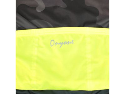 夜間走行時の安全性を考慮して各所へ車のライトに反射して視認性を確保する再帰反射資材を配置しました。