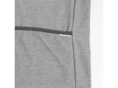 夜間走行時の安全性を考慮して各所へ車のライトに反射して視認性を確保する再帰反射資材を配置しました。