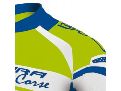 衣服内の湿度調整機能と速乾性を備えた軽量素材を使用し、快適さを追求しました。