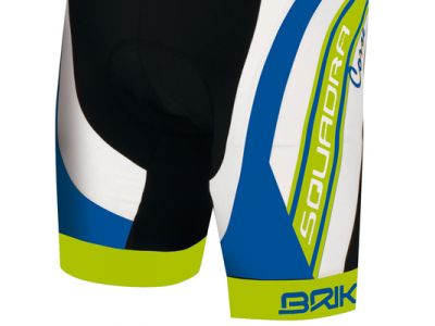 軽量で通気性に優れ、筋肉をサポートしながら動きに自由さを与え、さらに回復力も提供するスポーツ活動に特化して開発された高性能素材。