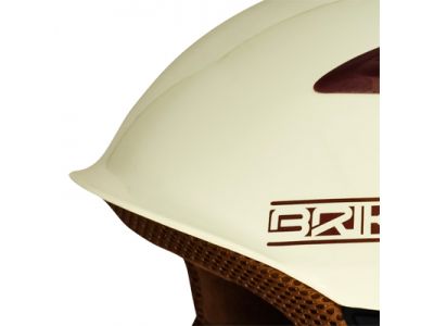 前頭部先がツバ形状になっており、ゴーグル内に雪や雨の侵入するのを軽減してくれる。