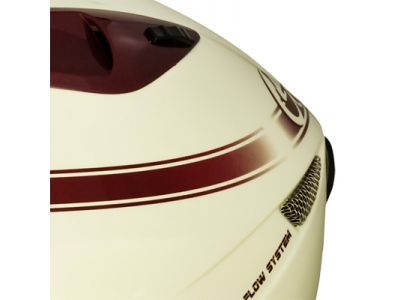 頭頂部左右に備え付けられた開閉式ベンチレーション、開けた状態ではスムーズに外気を取り込み、ヘルメット後部の排気孔からヘルメット内の湿気や熱気が外に抜けるように設計されている。