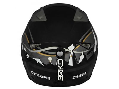 後部左右にはヘルメット内の湿気や熱気が外に抜けるよう排気孔が設けられている。また、中心にはゴーグル止めが付属。