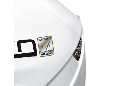 後部左右にはヘルメット内の湿気や熱気が外に抜けるよう排気孔が設けられている。