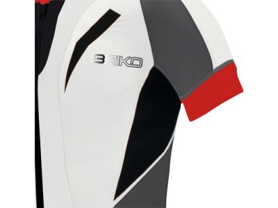 涼しさと清潔さを保ち、湿度調整機能も持った4ウェイストレッチ素材。UVカット性能（UPF 40＋）も備える。