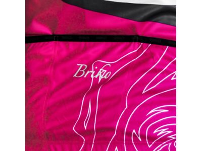 夜間走行時の安全を考慮し、再帰反射ロゴを配置。