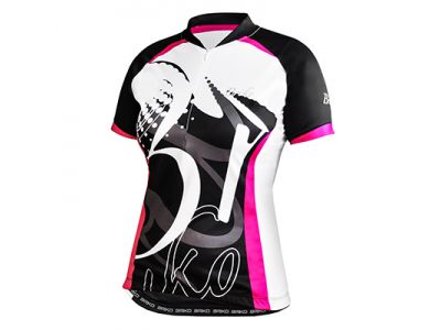 衣服内の湿度調整機能と速乾性を備えた軽量素材を使用し、快適さを追求しました。光沢仕上げにより、鮮やかな色彩も実現。