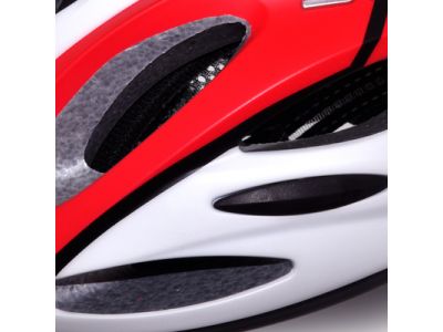 ヘルメット内の空気循環を最大限に高める為に、ベンチレーション形状や位置に研究を重ね、優れた通気性を実現しました。