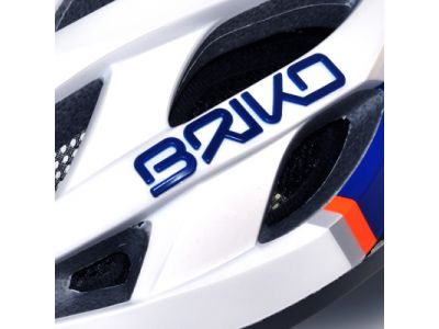 ヘルメット素材はポリスチレンとポリカーボネイトキャップから構成され、非常に軽量で衝撃に対する吸収力を備えています。これらを結合することで耐久性とコンパクト性を実現しました