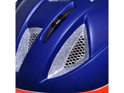 ヘルメット内の空気循環を最大限に高める為に、ベンチレーション形状や位置に研究を重ね、優れた通気性を実現しました。