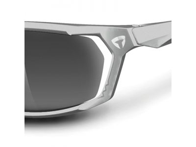 フレームよりもレンズを小さくすることでベンチレーション機能を確保。