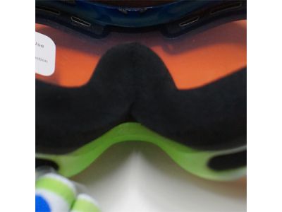 日本人向けにノーズスポンジ部分を高くした特殊形状を採用しています。