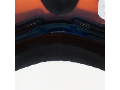 さまざまな顔形状にフィットする3層構造のスポンジ。