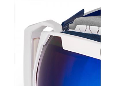 弾性の高いプラスチック素材TR90を採用。