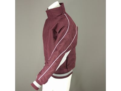 腕の動きに合わせ立体的に裁断したキネシオカット。