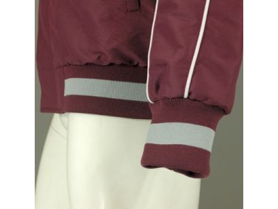 袖口リブでフィット感があります。