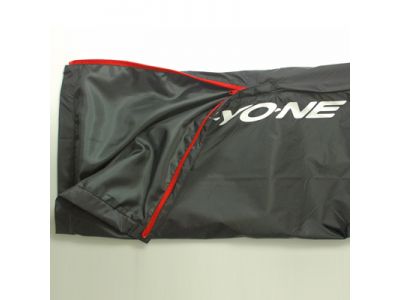 パンツの脱着を容易にする足首サイドファスナーを採用。