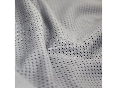 裏地は吸汗速乾のメッシュ地を採用しています。