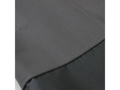 赤外線(太陽光など）を吸収する発熱効果、その発熱した熱を保つ蓄熱効果のある素材。