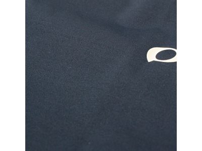 防風・撥水でありながらストレッチ性のある運動性、快適性を向上させた素材。