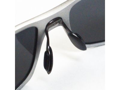 角度調整が可能なノーズアジャスト機能搭載。