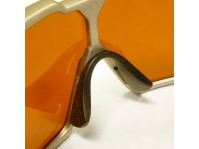 角度調整が可能なノーズアジャスト機能搭載。