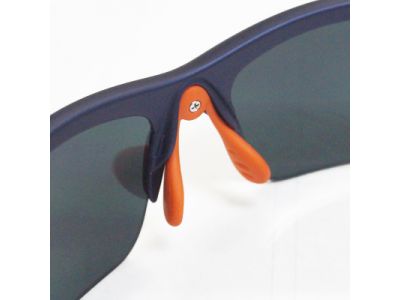 角度調整が可能なノーズアジャスト機能搭載。