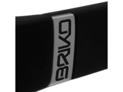 重厚感のあるメタルロゴを採用。