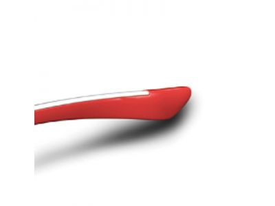 つまみ部分をフレーム内側に押し、レンズロックを解除します。