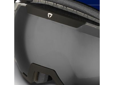 弾性の高いプラスチック素材TR90を採用。