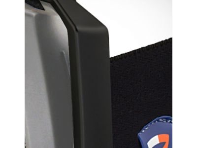 ヘルメット併用時に高いフィット性能を発揮します。