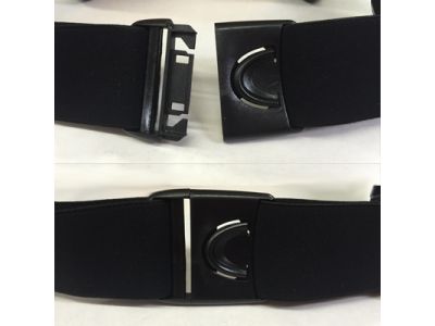 リアバックル付きストラップを採用