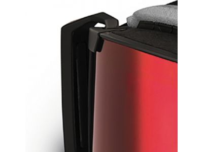 ヘルメット併用時に高いフィット性能を発揮します。