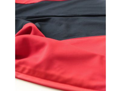 高密度ニットで多少の防風性があります。