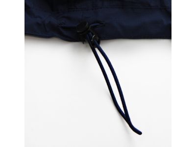 両脇のコードで丈のしぼり調整が可能です。