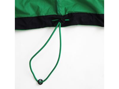 両脇のコードで丈のしぼり調整が可能です。