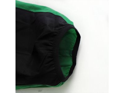 袖口はストレッチ性のあるトリミングテープを使用。運動時の袖口のバタつきを軽減します。