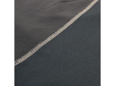 吸汗速乾機能で汗を素早く発散させます。