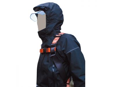 ヘルメットを装着したまま被れるフードです。