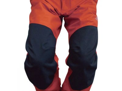 膝を曲げる動作を想定したパターンを採用しているので、屈伸時の動作ストレスを軽減します。