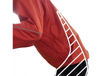 前傾時にジャケット裾がずり上がっても背中が露出しません。