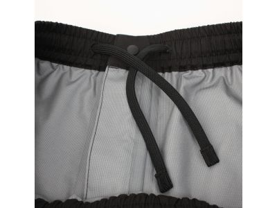 ウエストアジャスター：パンツのウエストスピンドルによりウエストの調整が可能。