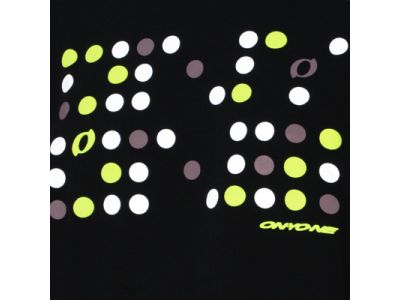 ドット柄で「ONYONEを表現」よく見るとドットの中にオーバルエッジが・・・遊び心のあるプリントでリラックス