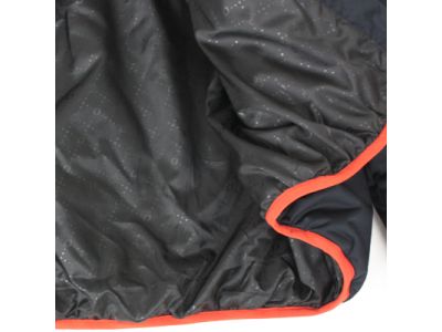 中綿が入っており、保温性を向上させます。