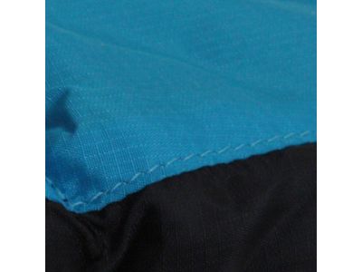 薄くて軽い30ｄの防風素材。