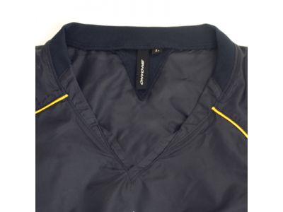 オンヨネアンダーとのマッチング。汗溜まりやすい首の付け根部分の通気性を向上させます。